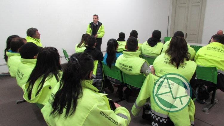 Capacitan a agentes municipales para colaborar con el orden vehicular en las escuelas