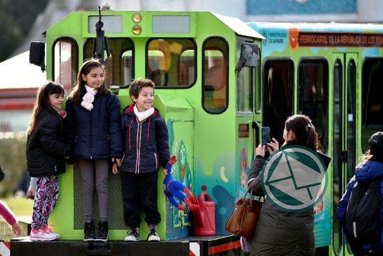 El nuevo tren ya viaja por la República de los Niños El nuevo tren ya viaja por la República de los Niños