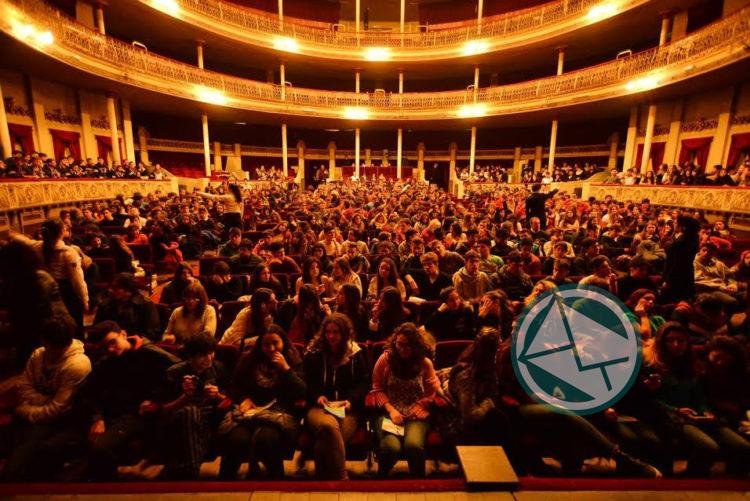 Más de 800 alumnos de escuelas de la región disfrutaron el musical de Manuel Belgrano en el Coliseo Podestá