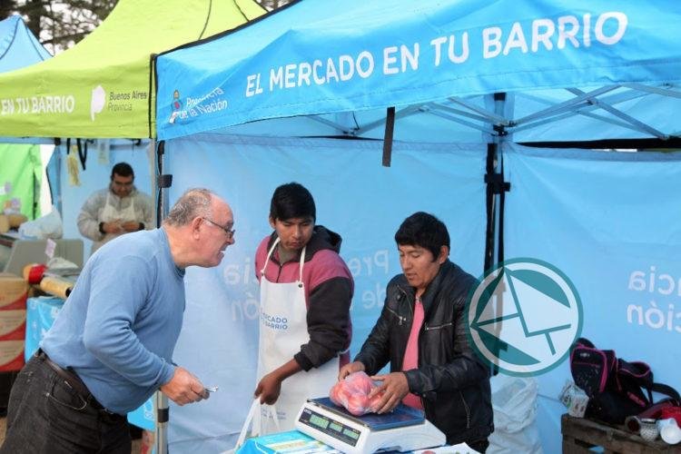 ‘El Mercado en tu Barrio’: más de 2.800 vecinos compraron a precios accesibles en Villa Elvira y San Carlos