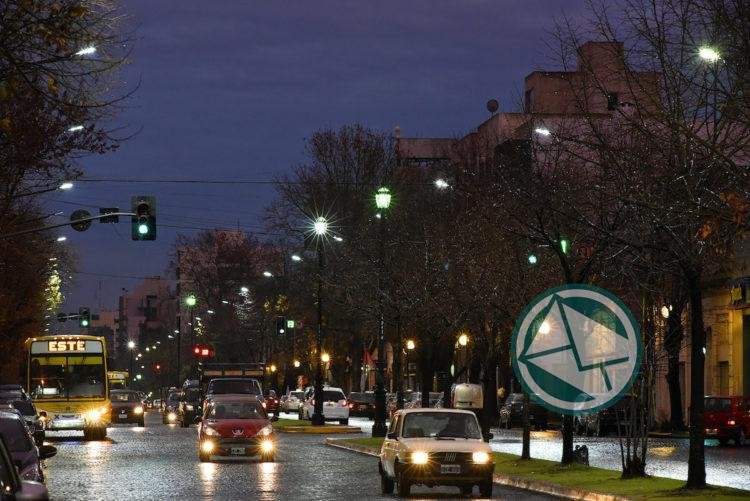 Continúa la iluminación LED en las principales avenidas de La Plata