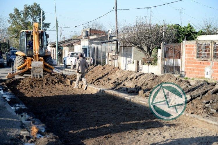 Obras de repavimentación en La Plata donde se advierte por desvíos de tránsito Obras de repavimentación en La Plata donde se advierte por desvíos de tránsito