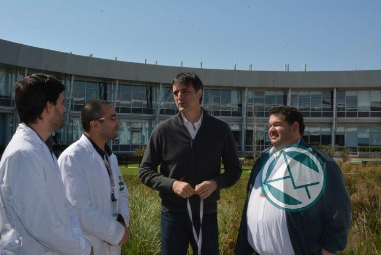 Esteban Bullrich hace su segunda visita a Berisso a Y-Tec y la escuela 14