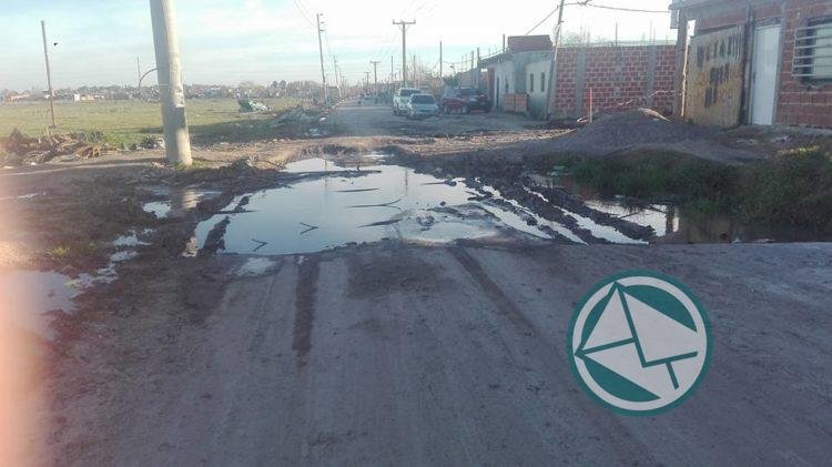 Ediles Barragán y Yacenko recorrieron mejorado de calles en Villa Roca y obra no terninada de la calle 8 Ediles Barragán y Yacenko recorrieron mejorado de calles en Villa Roca y obra no terninada de la calle 8