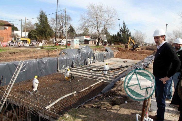 Garro recorrió los avances de obra del derivador de Avenida 31