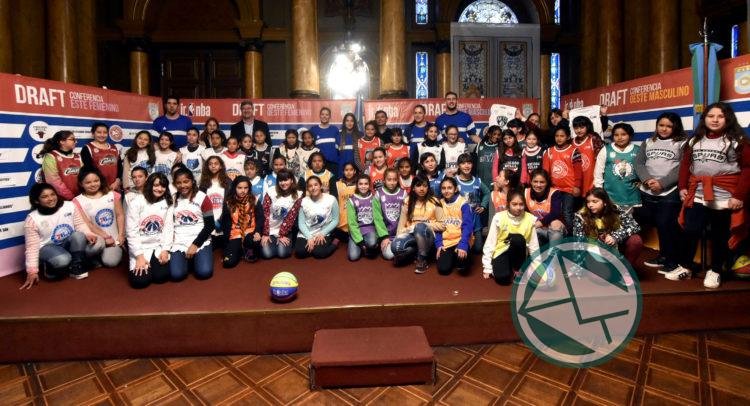 Con la presencia de más de 100 chicos, se sorteó en la Municipalidad el draft del torneo “Jr. NBA”