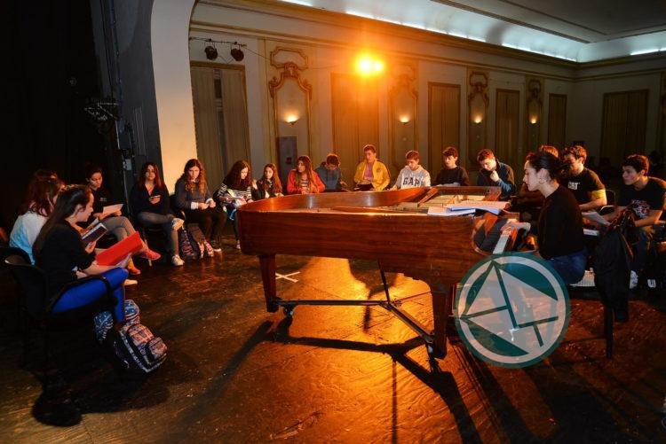 19 secundarios de La Plata interpretarán el musical de San Martín