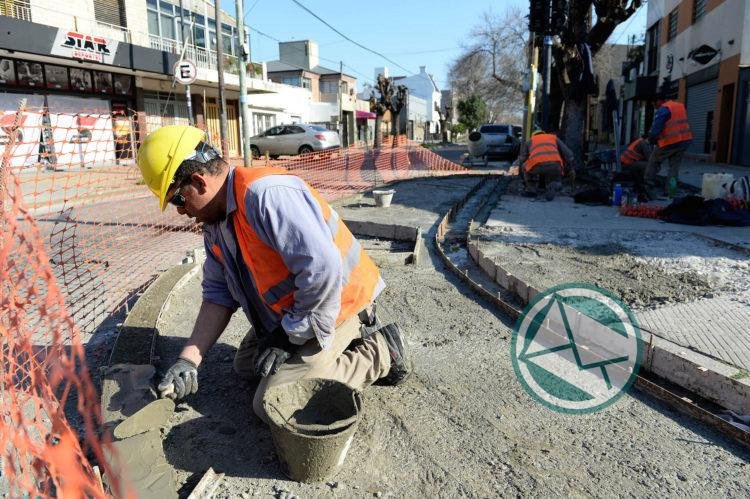Remodelación del Centro Comercial de Los Hornos sigue avanzando