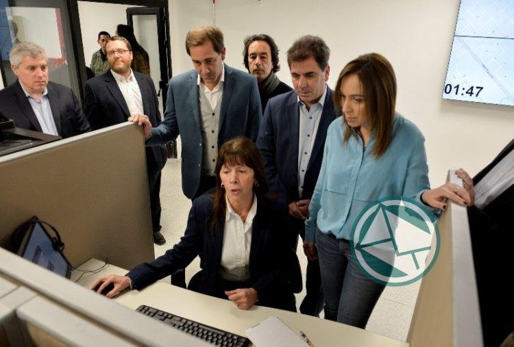 La recorrida de Vidal en la Central de Atención Telefónica de Emergencias 911 de La Plata