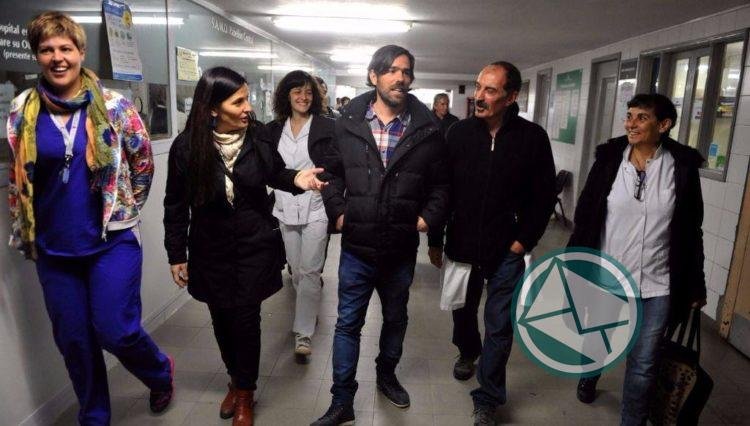 Del Caño visitó La Plata y criticó el estado de la salud pública