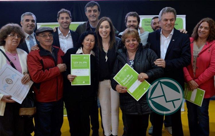 Entrega de escrituras en Bahía Blanca con la gobernadora Vidal