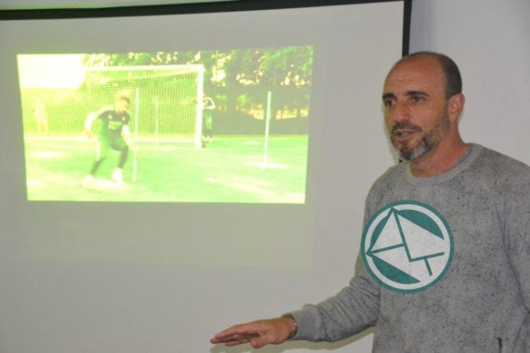 Gustavo Piñero brindó una capacitación en el Curso de Director Técnico
