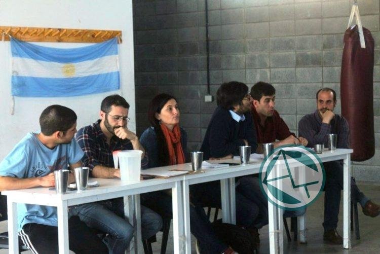 Debate de candidatos platenses en Villa Alba con el espacio de la Marcha de la Gorra