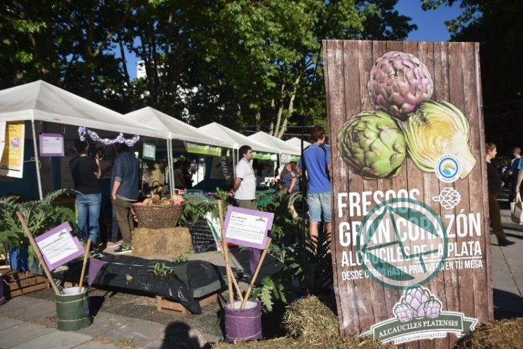 Con una gran convocatoria, se desarrolló la 11° Feria del Alcaucil en Plaza Malvinas Con una gran convocatoria, se desarrolló la 11° Feria del Alcaucil en Plaza Malvinas