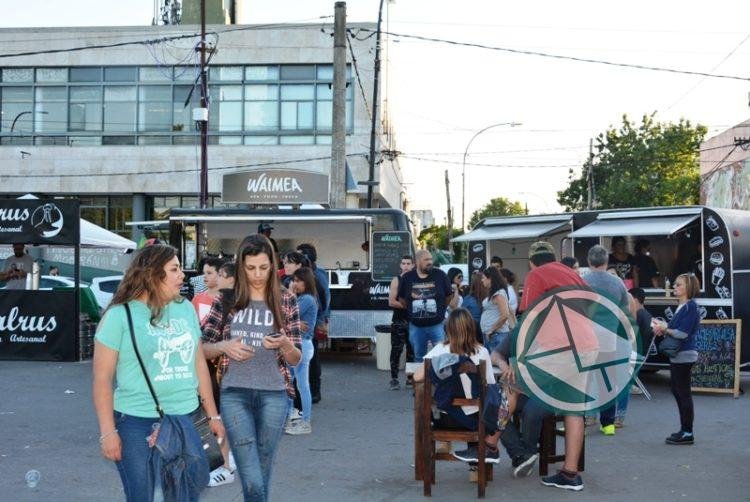 Con una variada oferta gastronómica y de cervezas artesanales se llevó el encuentro de Food Trucks