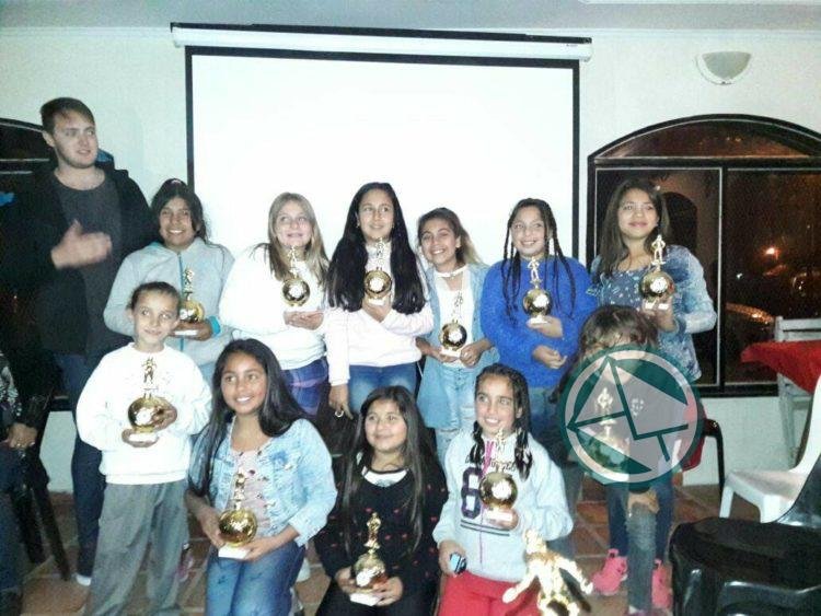 Entrega de trofeos de la Escuela Modelo de Fútbol Femenino de Berisso Entrega de trofeos de la Escuela Modelo de Fútbol Femenino de Berisso