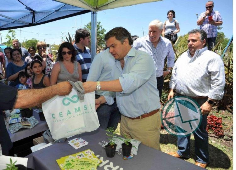 Móvil del CEAMSE en el programa "El Estado en tu Barrio"
