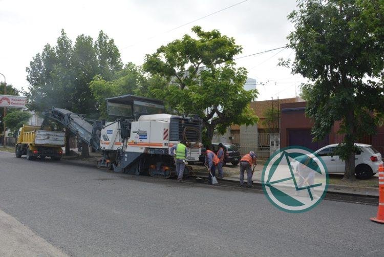 Se repara la carpeta asfáltica de la Avenida Génova entre calle 158 y Montevideo