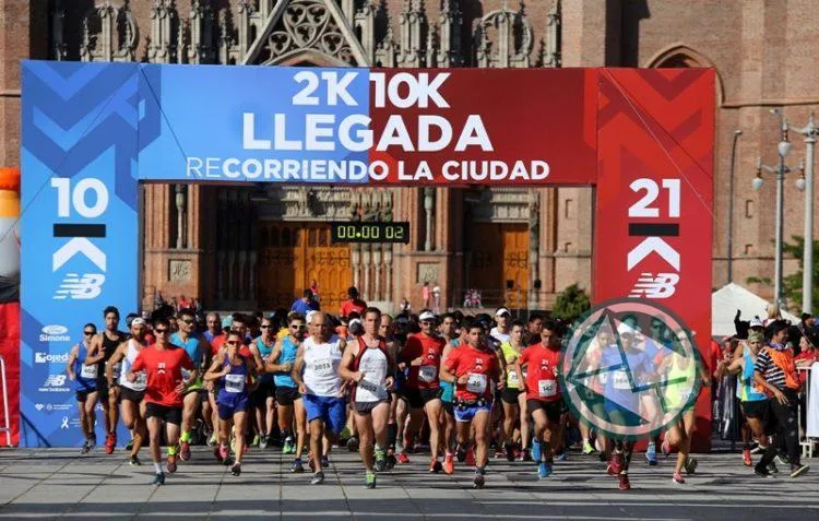 Más de 3.000 corredores en la media maratón 21K La Plata