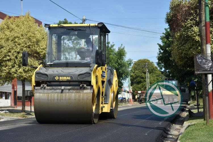 Avanzan las obras de asfalto en Altos de San Lorenzo