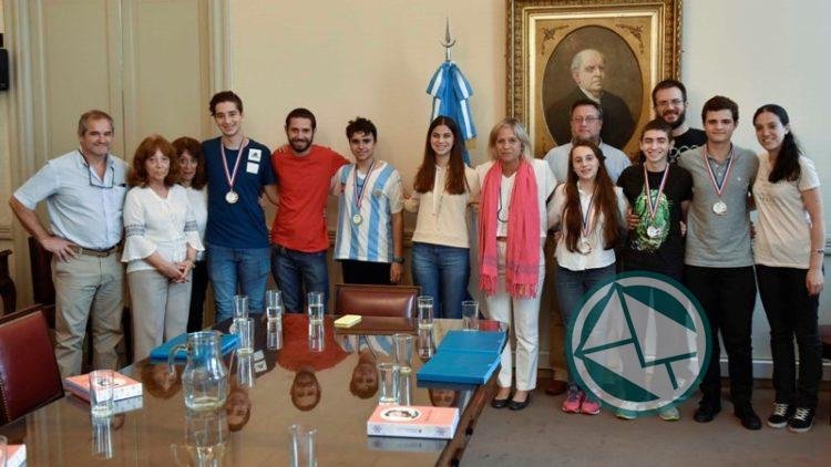 Estudiantes ganadores en Olimpiada Internacional de Ciencia visitaron el Palacio Sarmiento