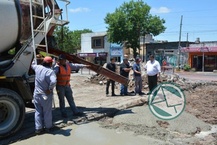 Nedela se sacó la foto en el arreglo vial del Puente Roma