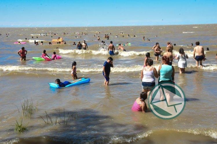 Gran afluencia de visitantes durante el fin de semana en la Playa La Balandra