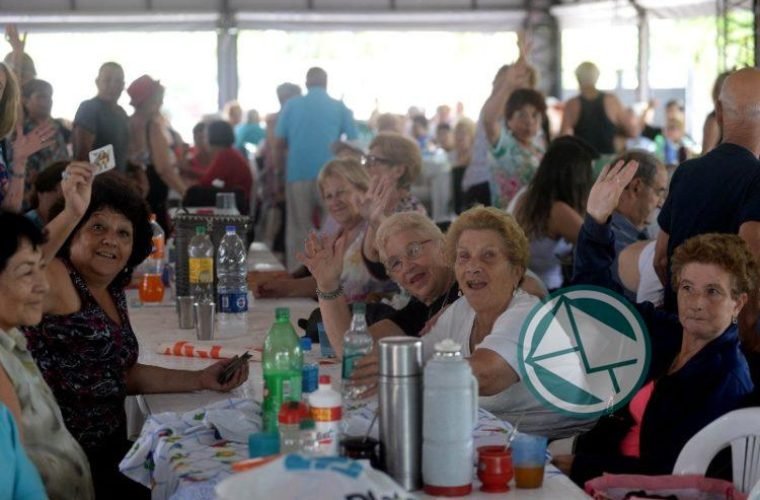 Más de 250 adultos mayores disfrutan diariamente de la Colonia Municipal de La Plata Más de 250 adultos mayores Colonia Municipal La Plata02