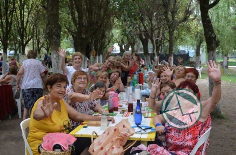 Nedela acompañó a los Adultos Mayores en la Colonia Municipal04