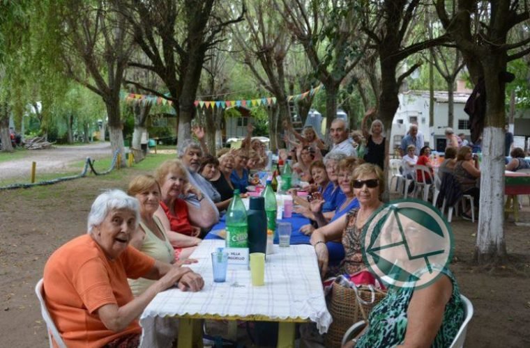 Nedela acompañó a los Adultos Mayores en la Colonia Municipal05