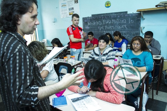 El gobierno bonaerense va por las escuelas nocturnas