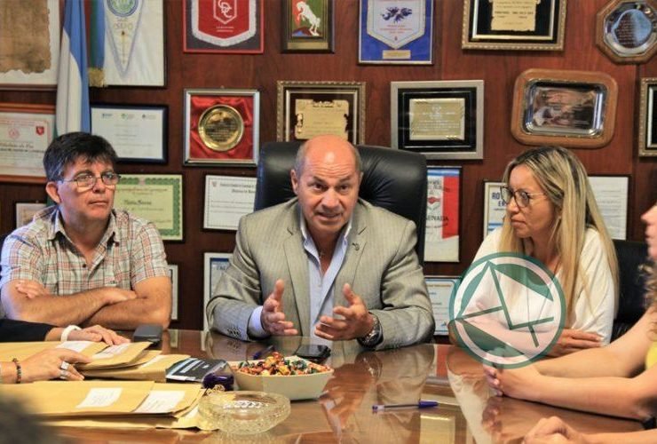 Secco encabezó la apertura de sobres para licitar 12 camionetas 01