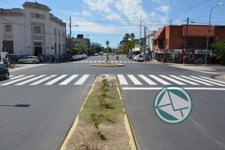 Finalización de la remarcación horizontal sobre la nueva cinta asfáltica de la Avenida Montevideo