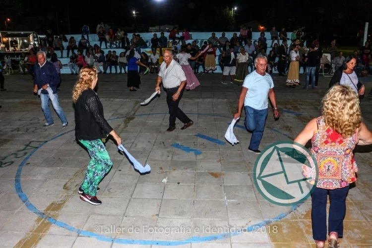Última noche del Festival "Siete Domingos del Folclore" en la plaza 17 de Octubre de Berisso