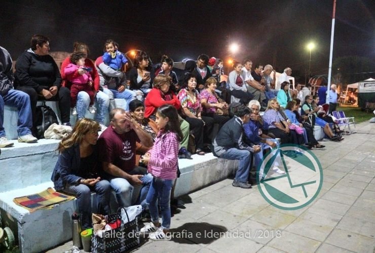 Última noche del Festival "Siete Domingos del Folclore" en la plaza 17 de Octubre de Berisso los siete domingos del floklore TFeI3