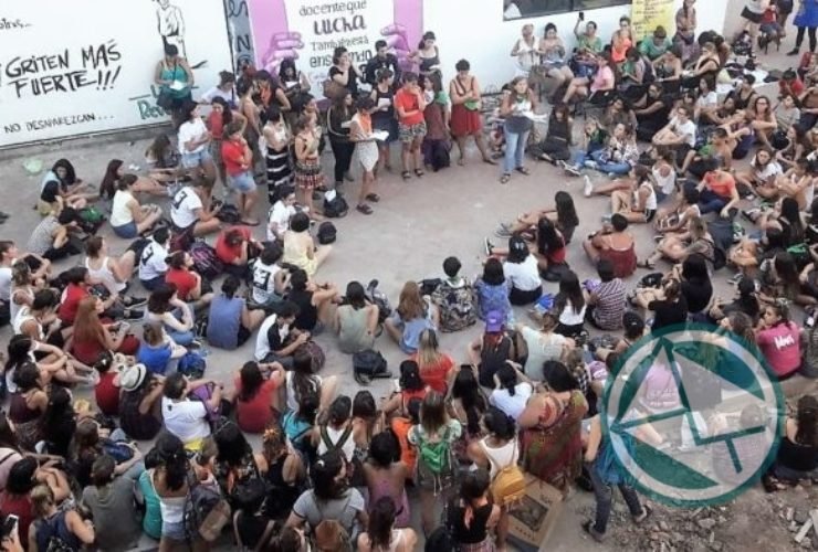 #8M: ¡Nosotras movemos el Mundo, Nosotras lo paramos! Asamblea de mujeres en Trabajo Social UNLP 1