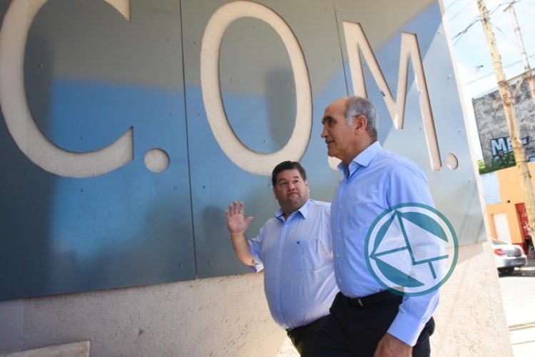 Visita del Vicegobernador a quien lo pasearon por el COM y predio del Procrear del Santa Teresita Visita del Vicegobernador a quien lo pasearon por el COM y predio del Procrear del Santa Teresita