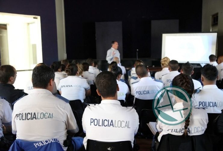 Capacitan a Policías Locales de La Plata 1