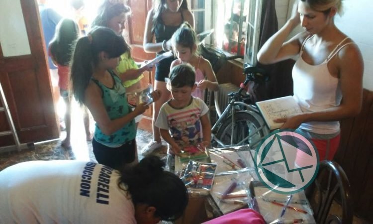 Unica Berisso llevó adelante su campaña "Los chicos al cole con todo" Unica Berisso llevó adelante su campaña "Los chicos al cole con todo"