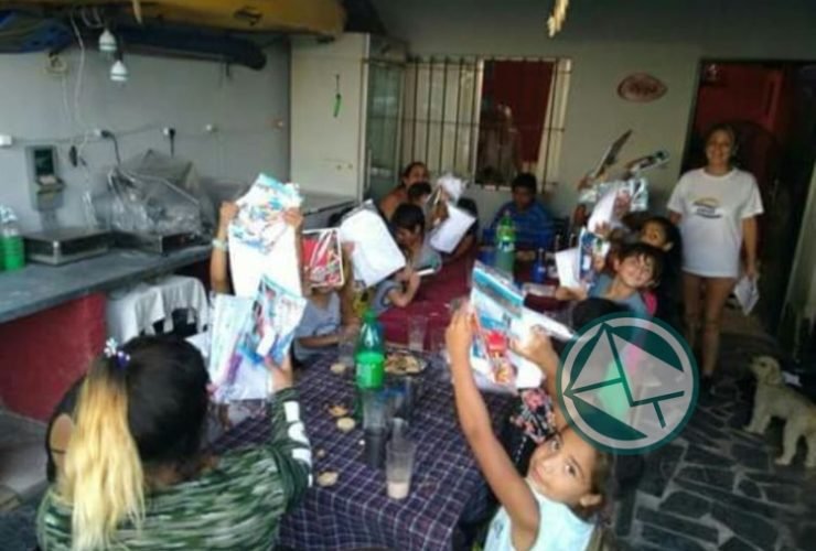 Unica Berisso llevó adelante su campaña "Los chicos al cole con todo" Entrega de utiles UNICA 03