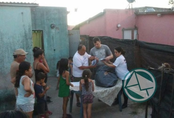 Unica Berisso llevó adelante su campaña "Los chicos al cole con todo" Entrega de utiles UNICA 04
