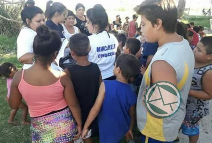Unica Berisso llevó adelante su campaña "Los chicos al cole con todo" Entrega de utiles UNICA 05
