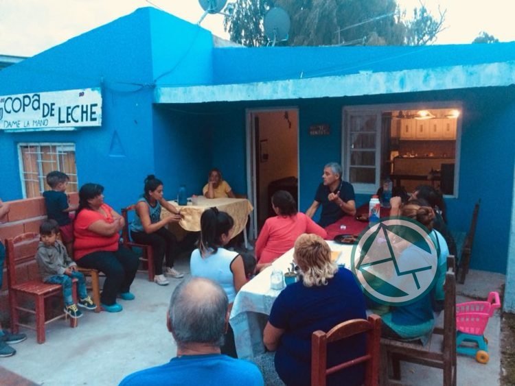 Cagliardi se muestra en los barrios de Berisso para conversar con vecinos