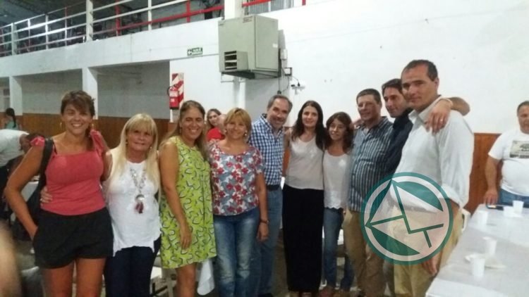 Virginia Rodríguez: “Al cierre de escuelas de Vidal respondemos con entrega de útiles escolares”