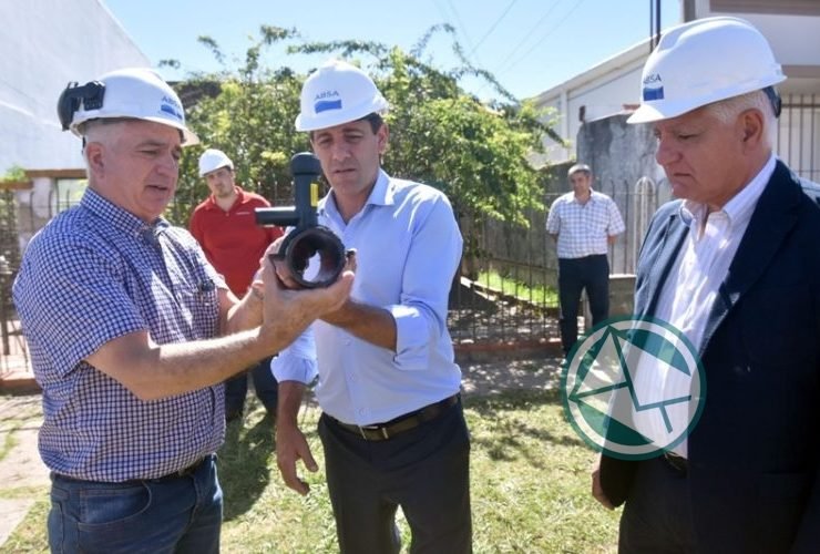 Garro dialogó con vecinos de Los Hornos sobre las obras en el servicio de agua para 20 mil platenses Garro dialogó con vecinos de Los Hornos sobre las obras en el servicio de agua 01