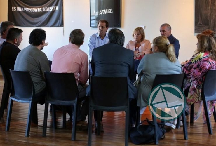 Garro se reunió con familiares de ex combatientes Garro se reunió con familiares de ex combatientes 02