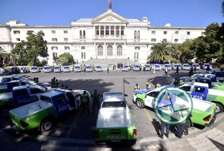 Garro y Ritondo presentaron 30 nuevos móviles policiales para La Plata 01