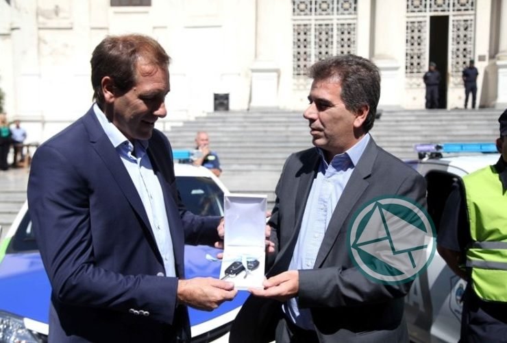 Garro y Ritondo presentaron 30 nuevos móviles policiales para La Plata 04