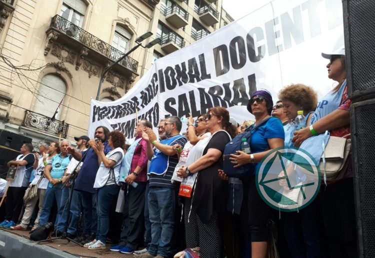 La Justicia falló a favor de los docentes y suspendió las jubilaciones de oficio de Vidal