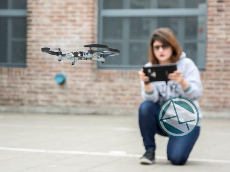 El Ministerio de Educación incentiva el desarrollo de la programación y la robótica en mujeres1